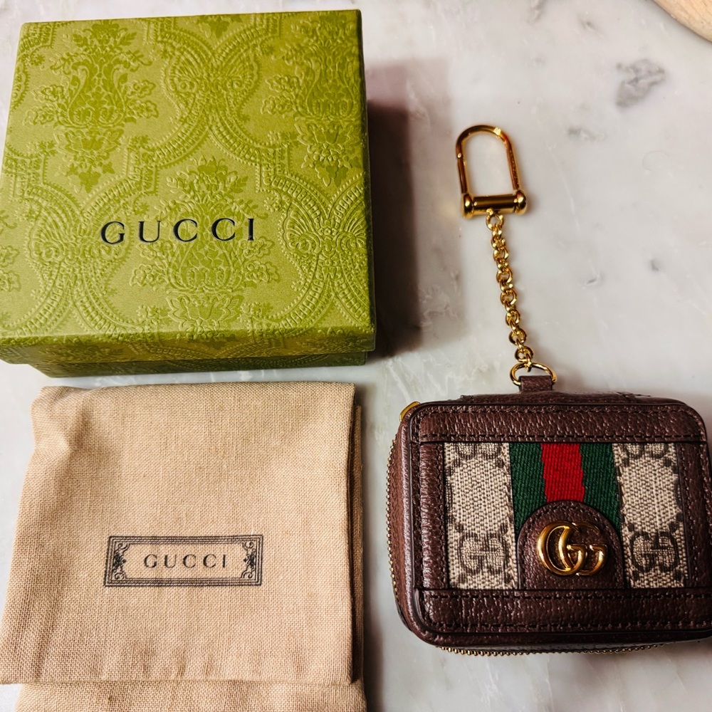 Gucci GG Supreme Ophidia Keychain Airpod Case
Beige/Ebony